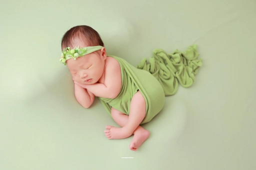 揭阳宝宝边吃边拉正常吗